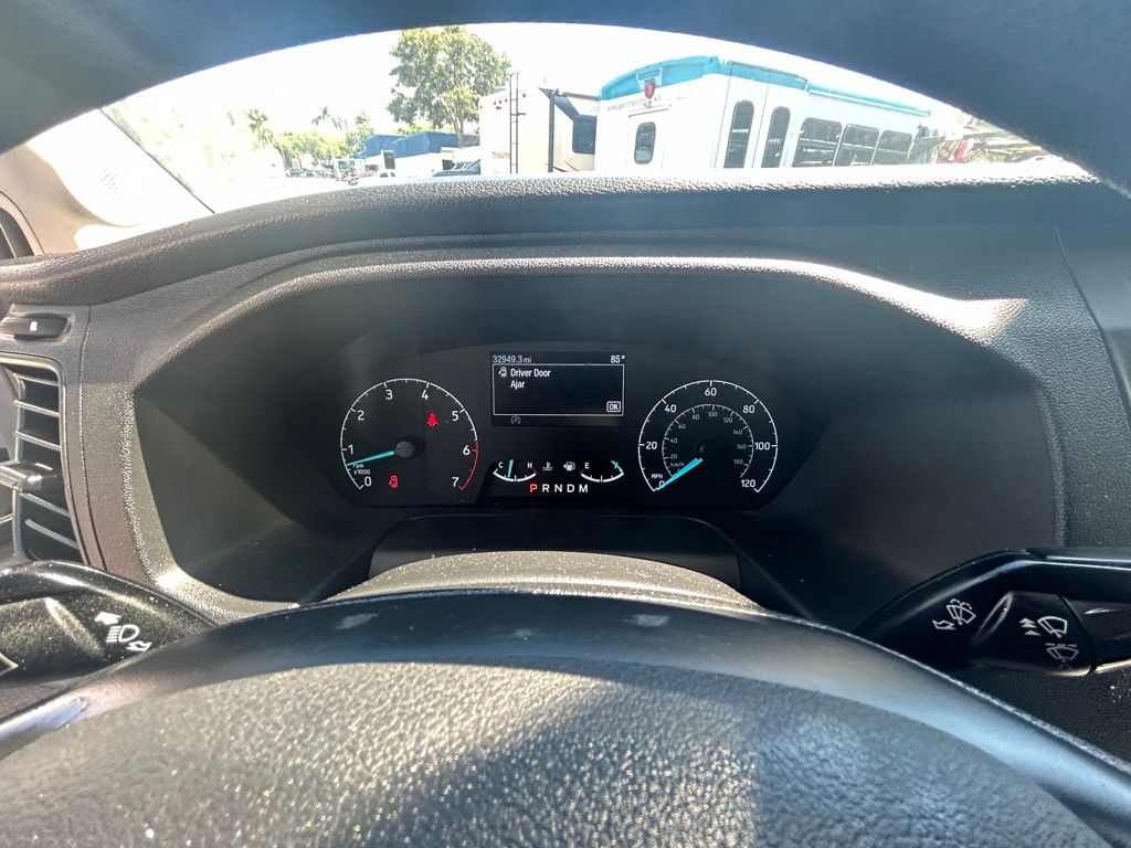 Vehicle image 25 of 28