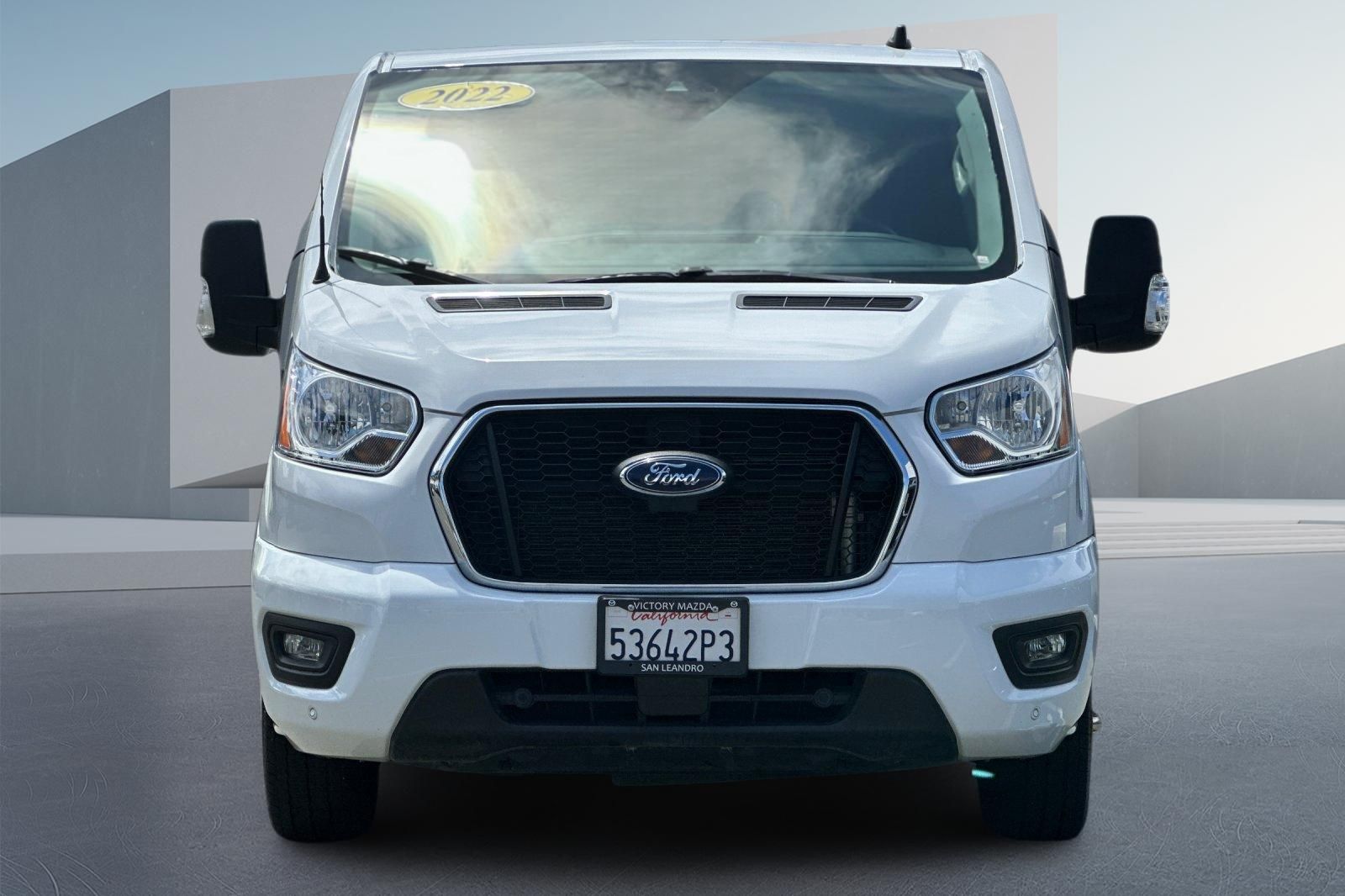 2022 Ford Transit XLT Image 2 of 31