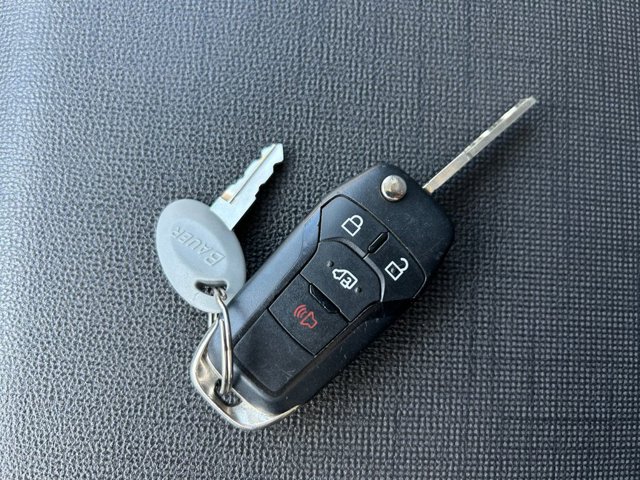 Vehicle image 32 of 36