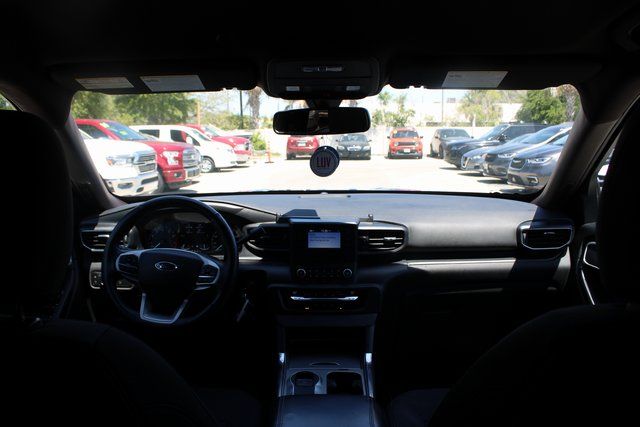 Vehicle image 23 of 26