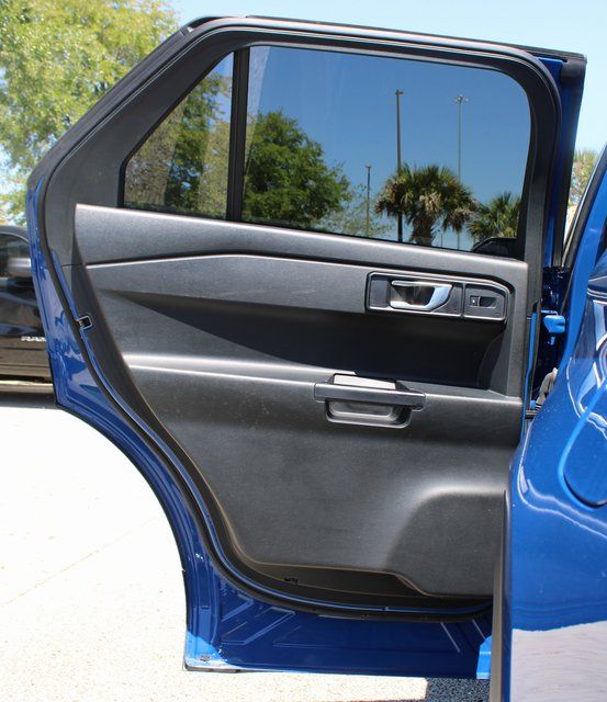 Vehicle image 21 of 26