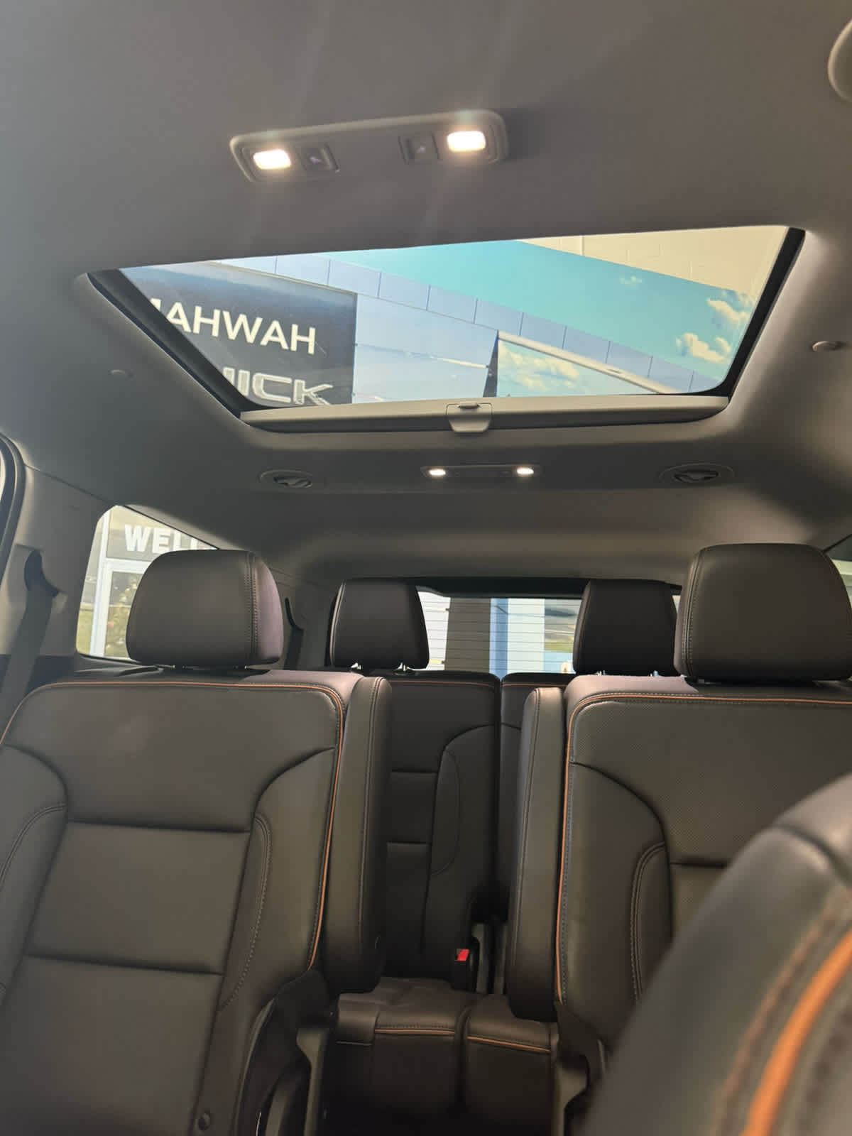 Vehicle image 36 of 44