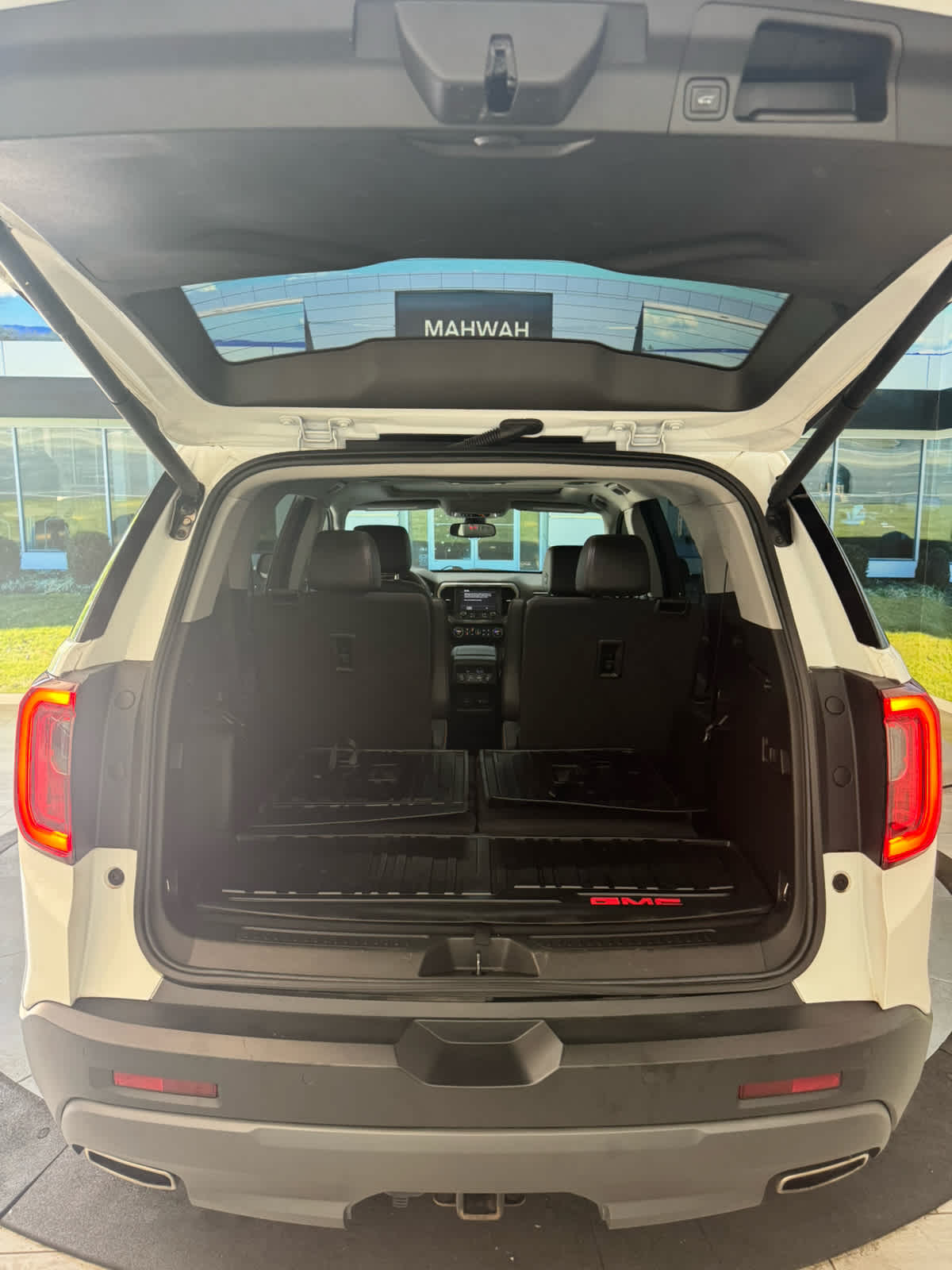 Vehicle image 15 of 44