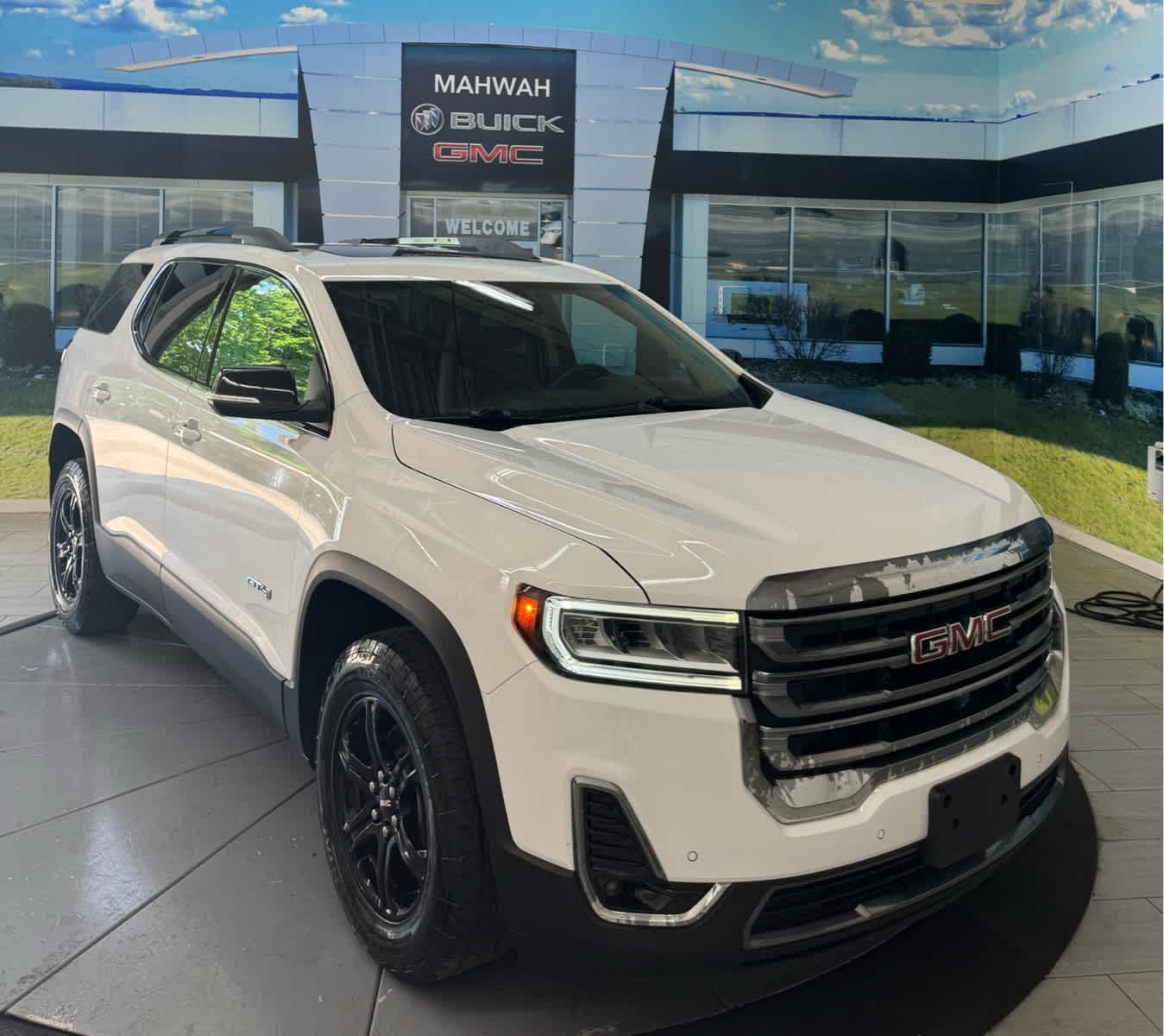 Vehicle image 5 of 44