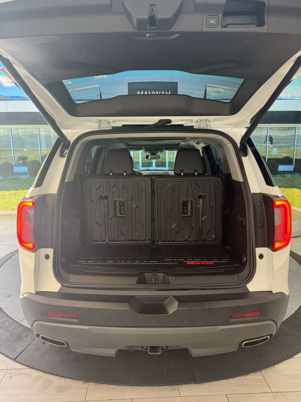 Vehicle image 9 of 44