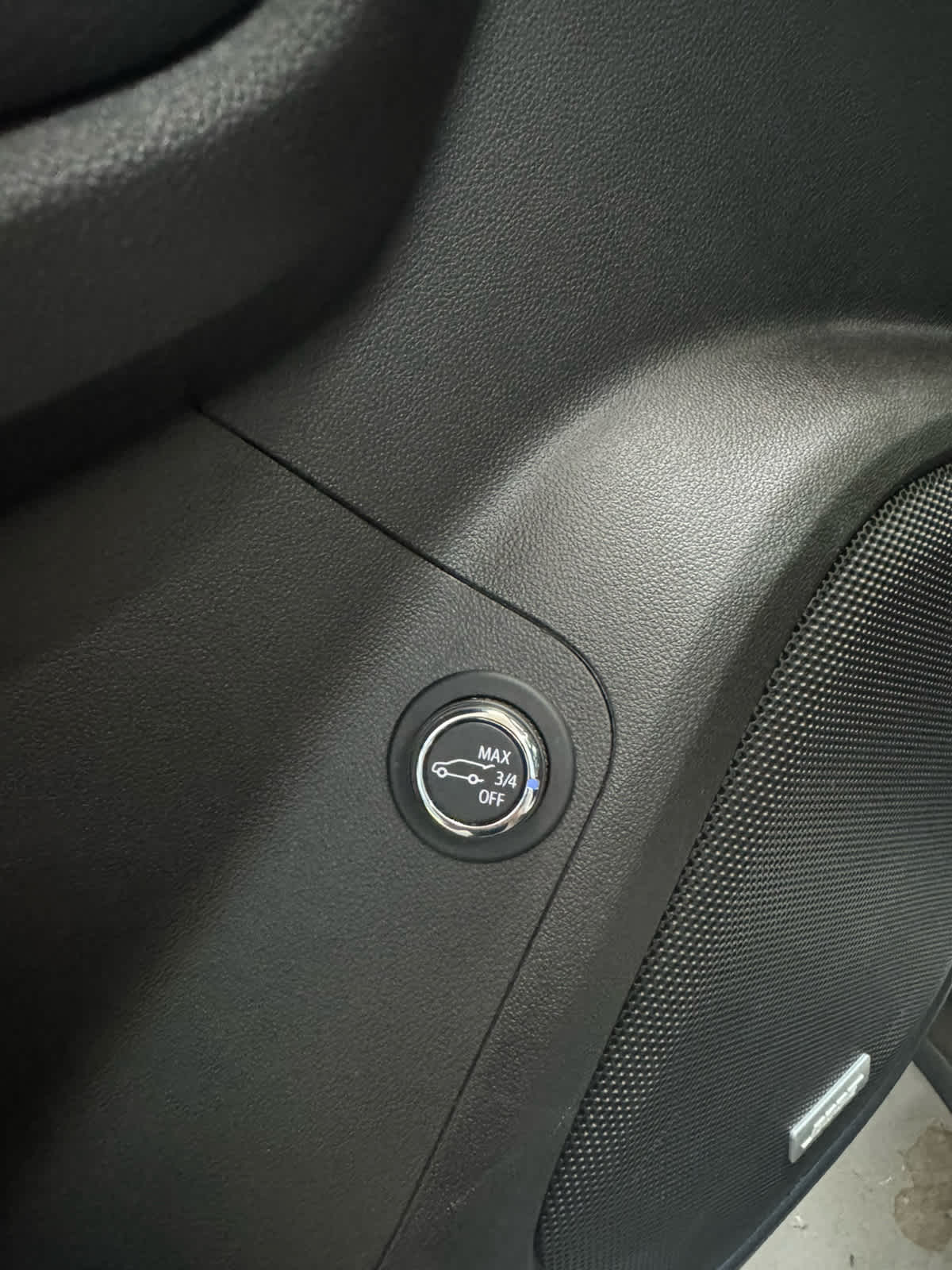 Vehicle image 31 of 44