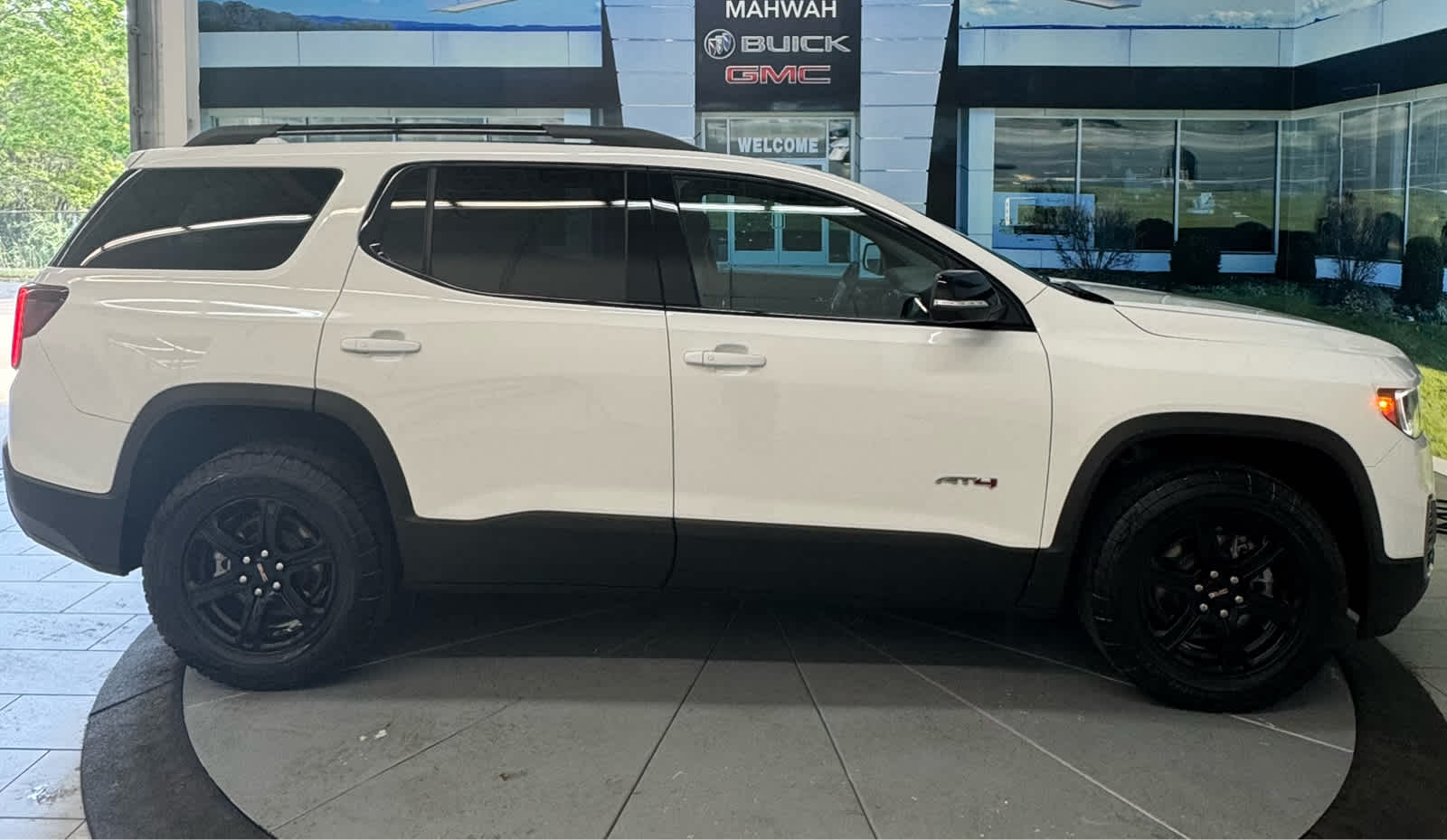 Vehicle image 6 of 44
