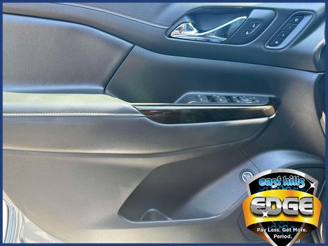 Vehicle image 15 of 34