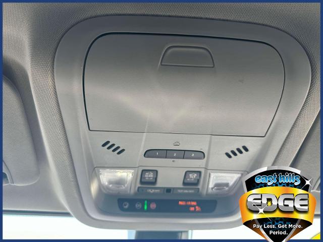 Vehicle image 33 of 34