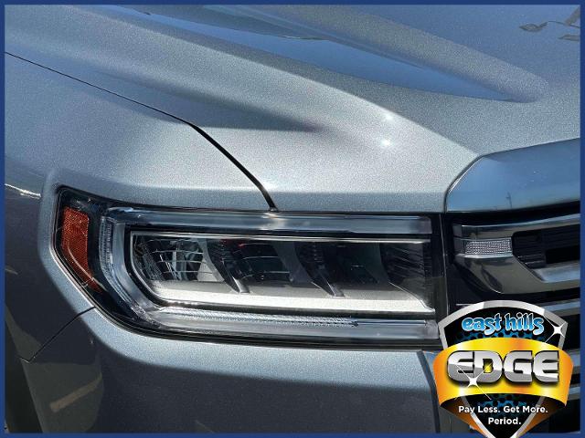 Vehicle image 21 of 34