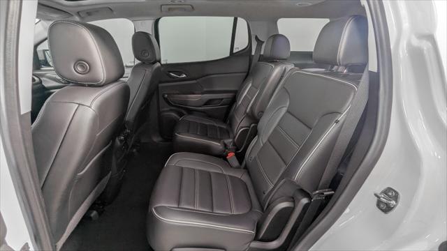 2022 GMC Acadia Denali Image 18 of 35