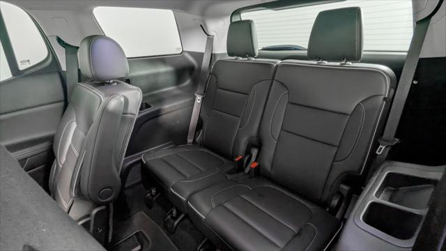 2022 GMC Acadia Denali Image 14 of 35