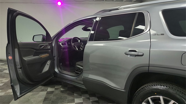 Vehicle image 18 of 26