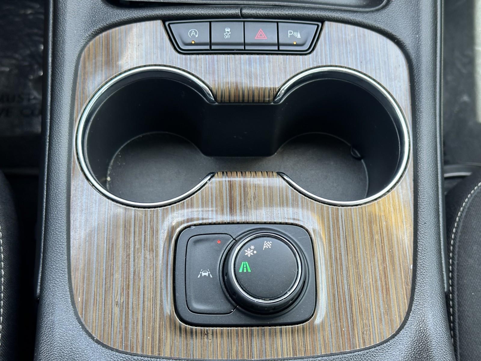 Vehicle image 26 of 28