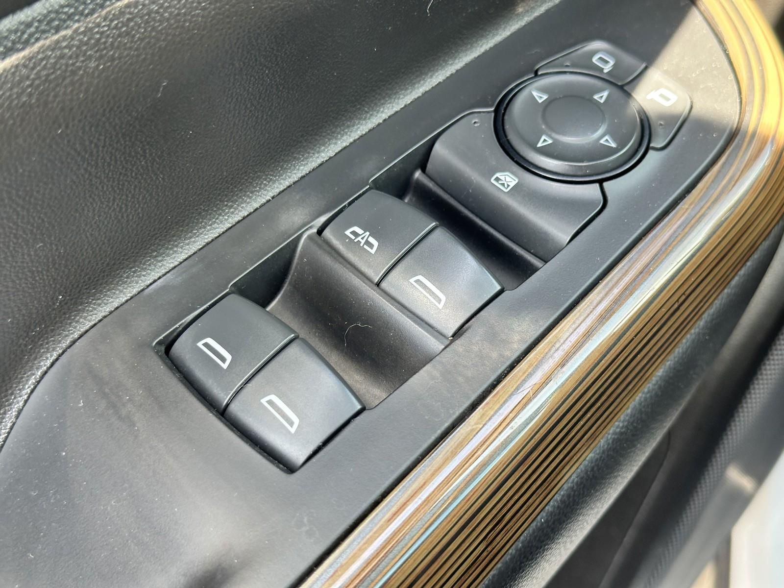 Vehicle image 17 of 28