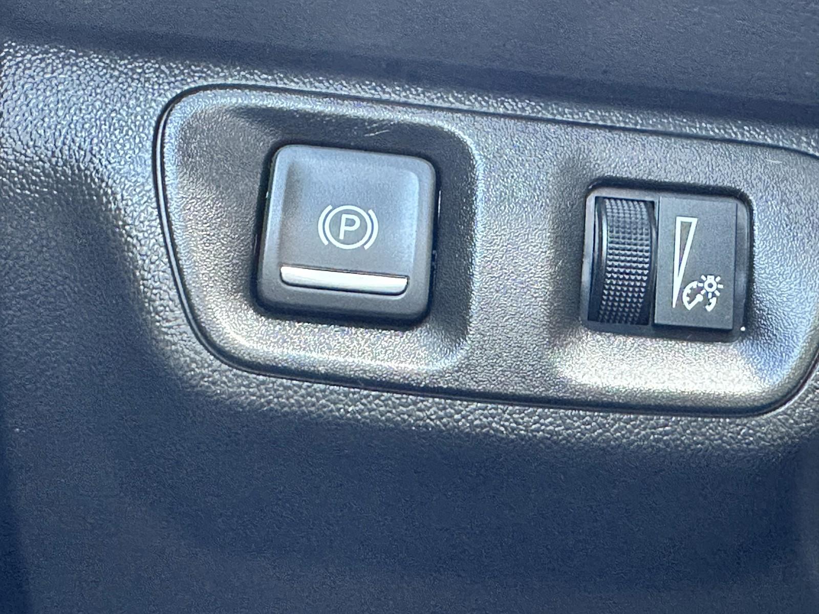 Vehicle image 27 of 28
