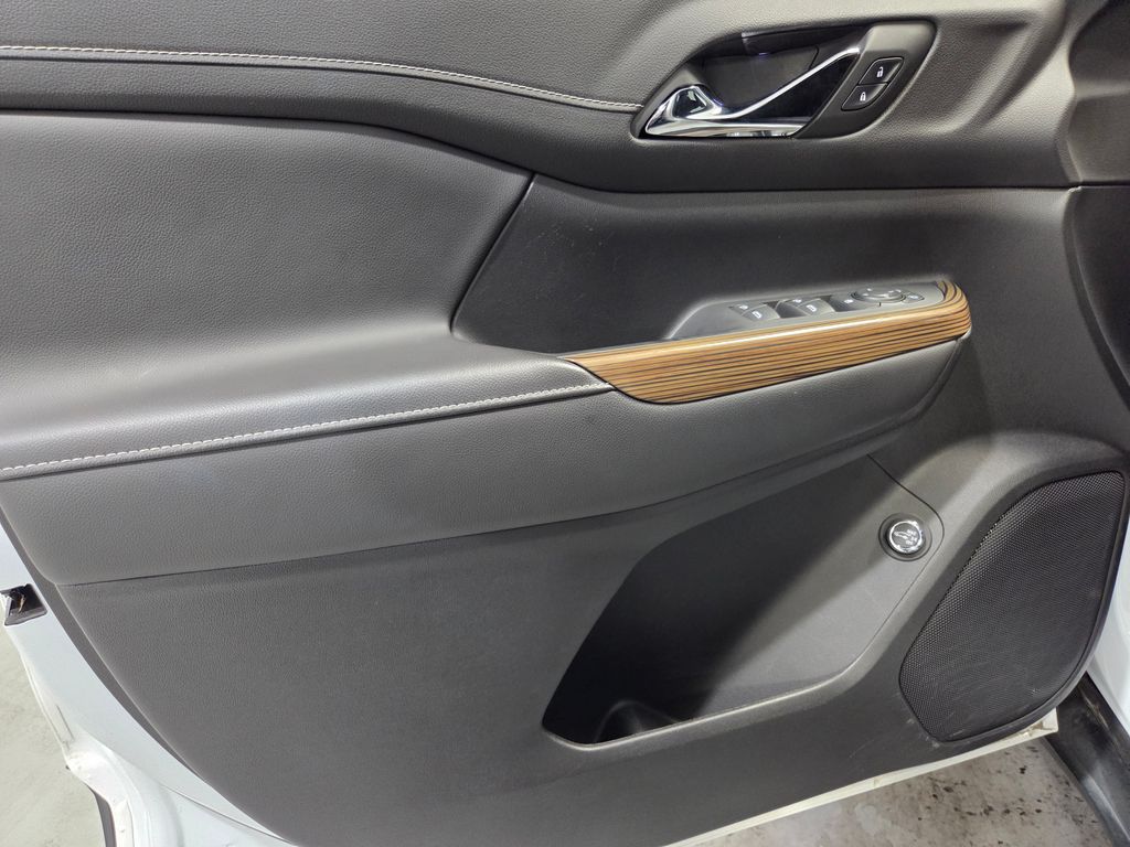 Vehicle image 20 of 24