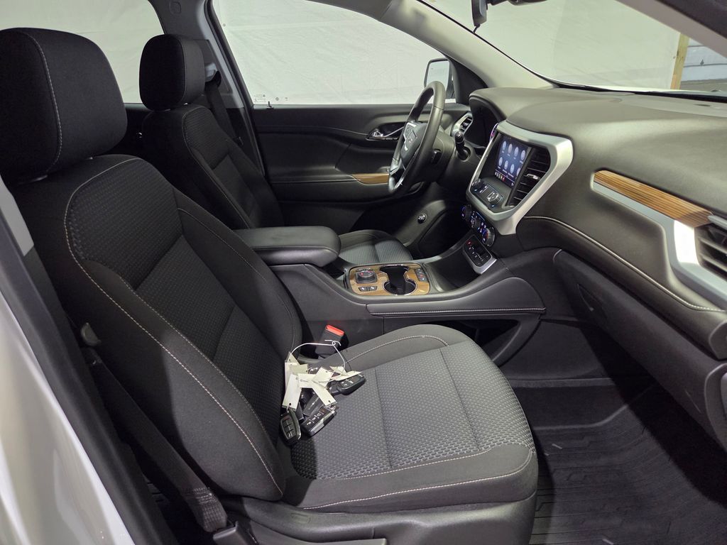 Vehicle image 13 of 24