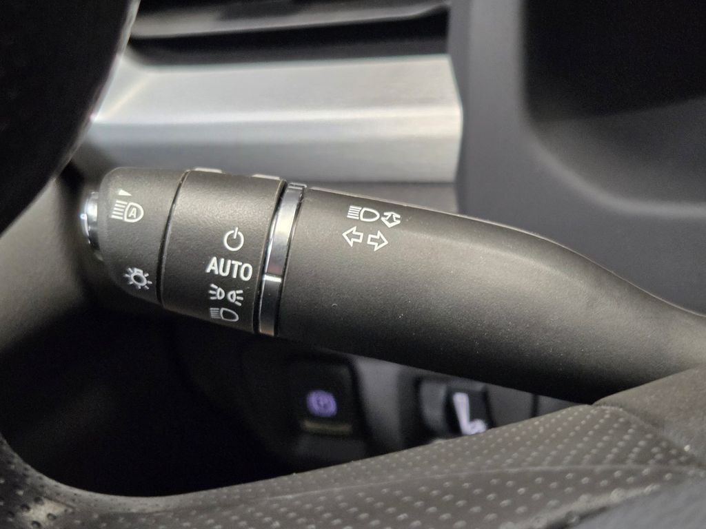 Vehicle image 22 of 24