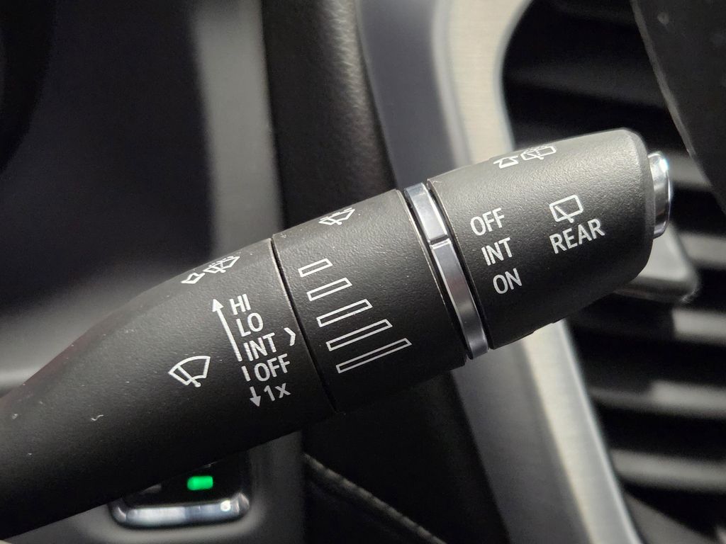 Vehicle image 21 of 24