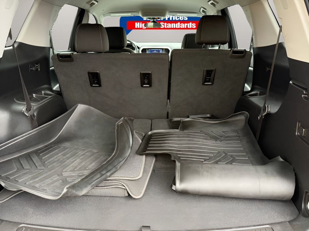 Vehicle image 14 of 26
