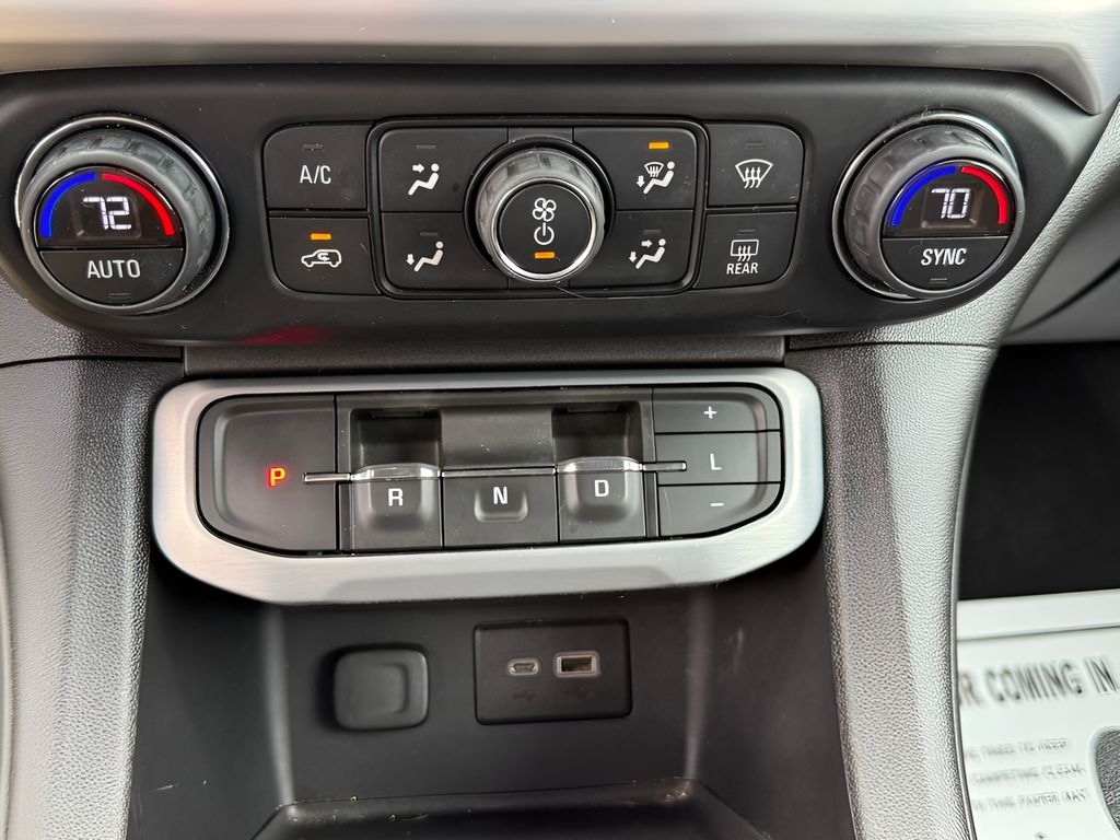 Vehicle image 21 of 26