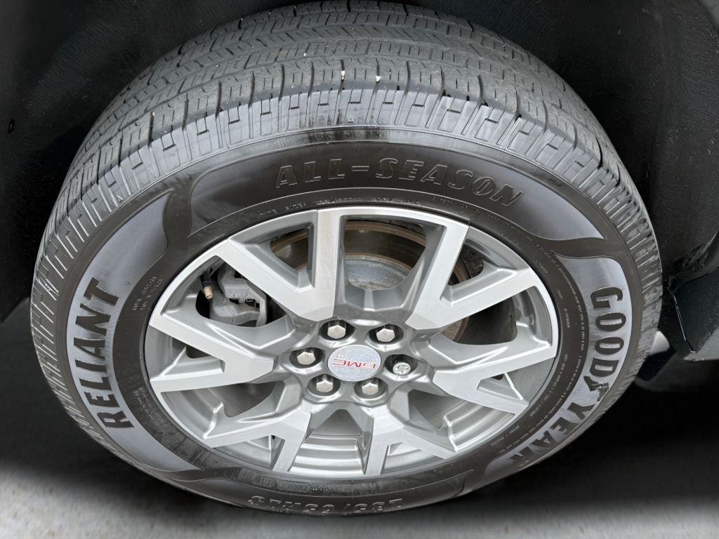 Vehicle image 10 of 26