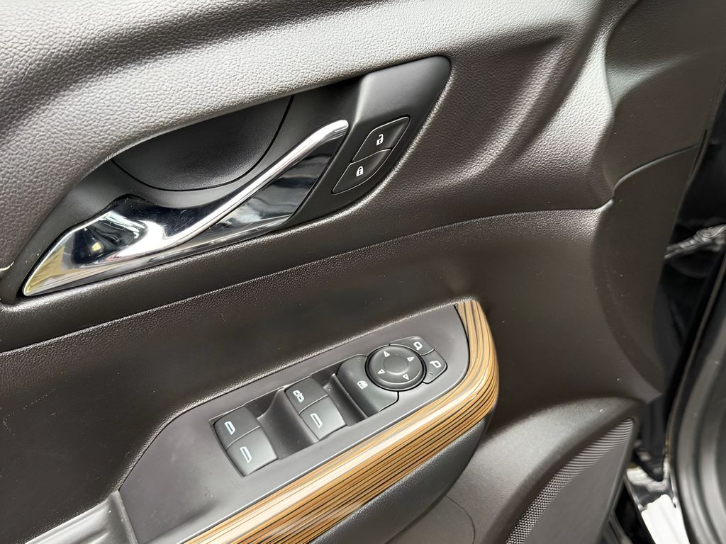 Vehicle image 20 of 26