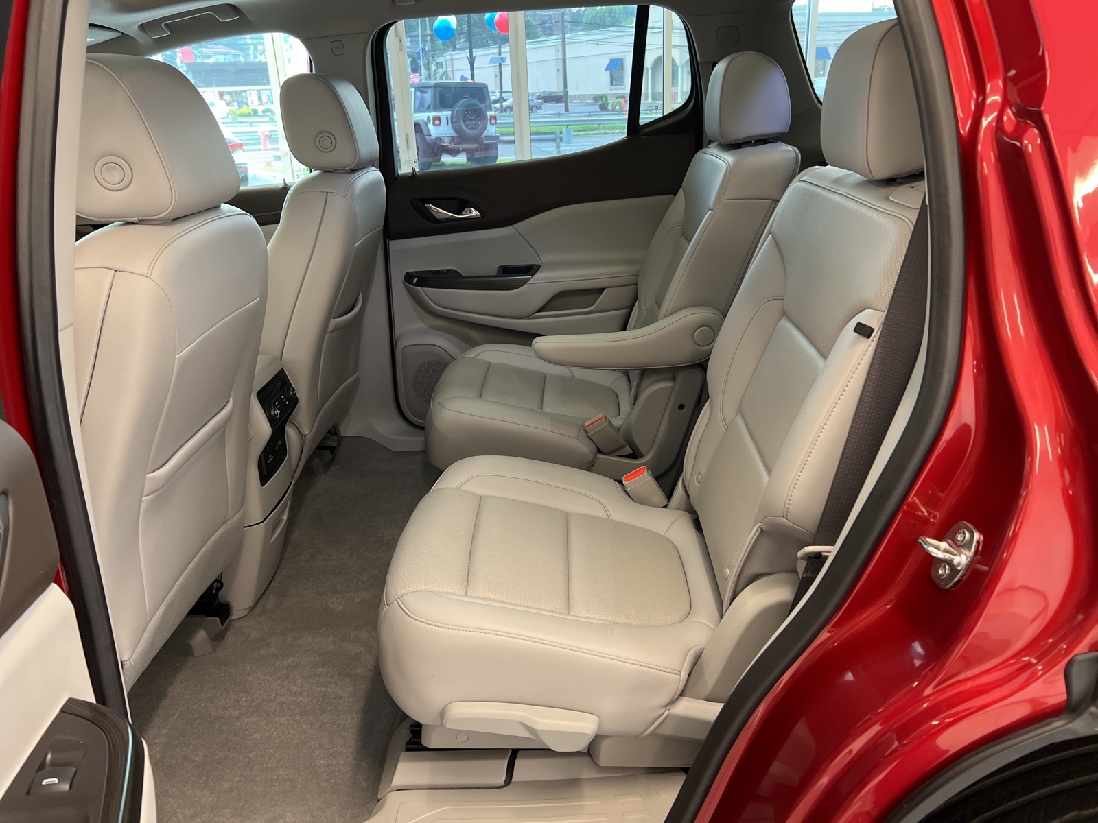 Vehicle image 27 of 74