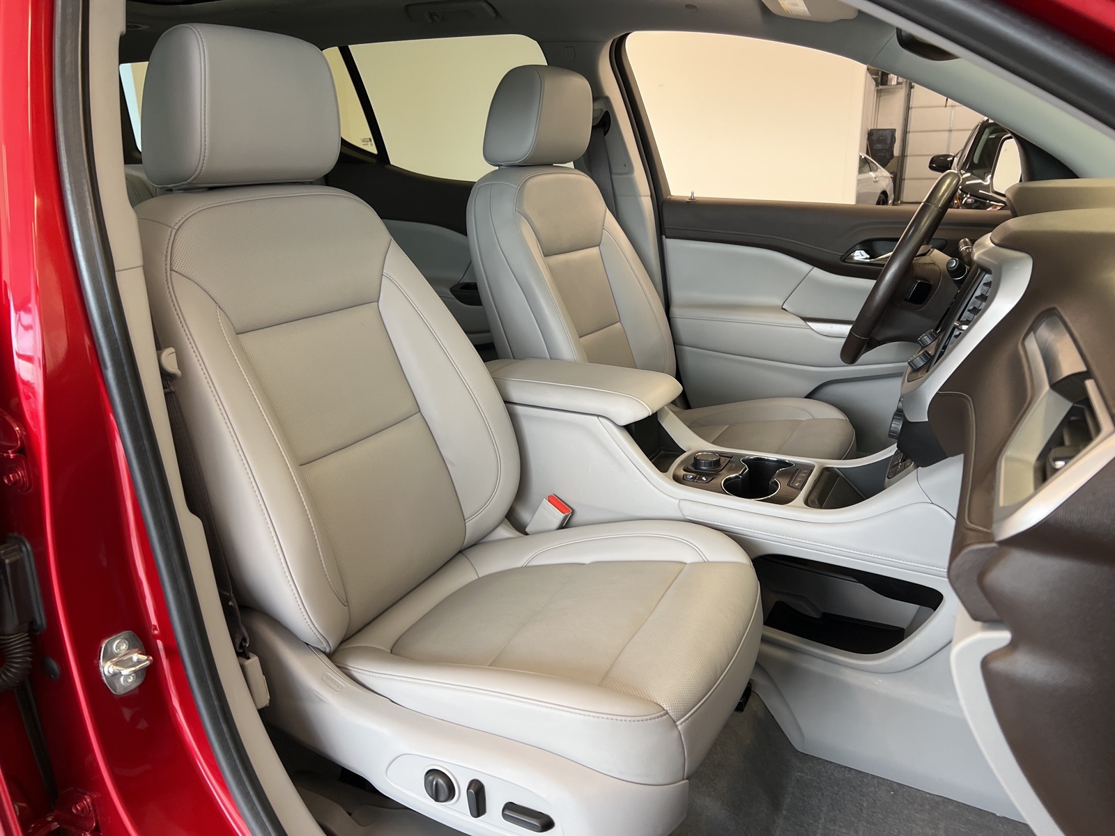 Vehicle image 25 of 74