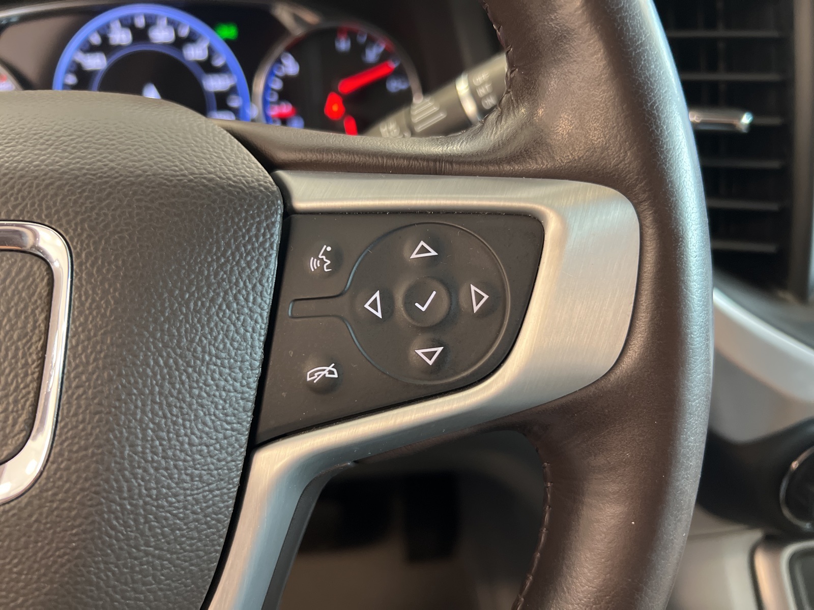 Vehicle image 67 of 74