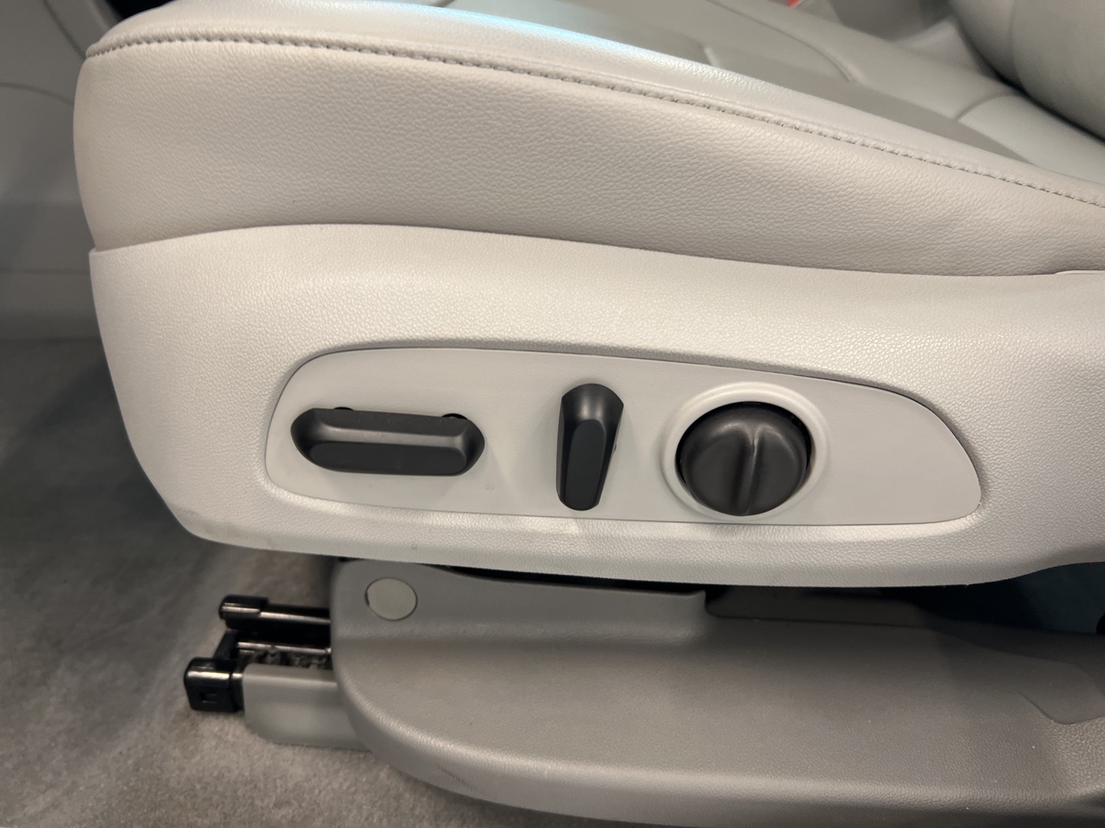Vehicle image 49 of 74
