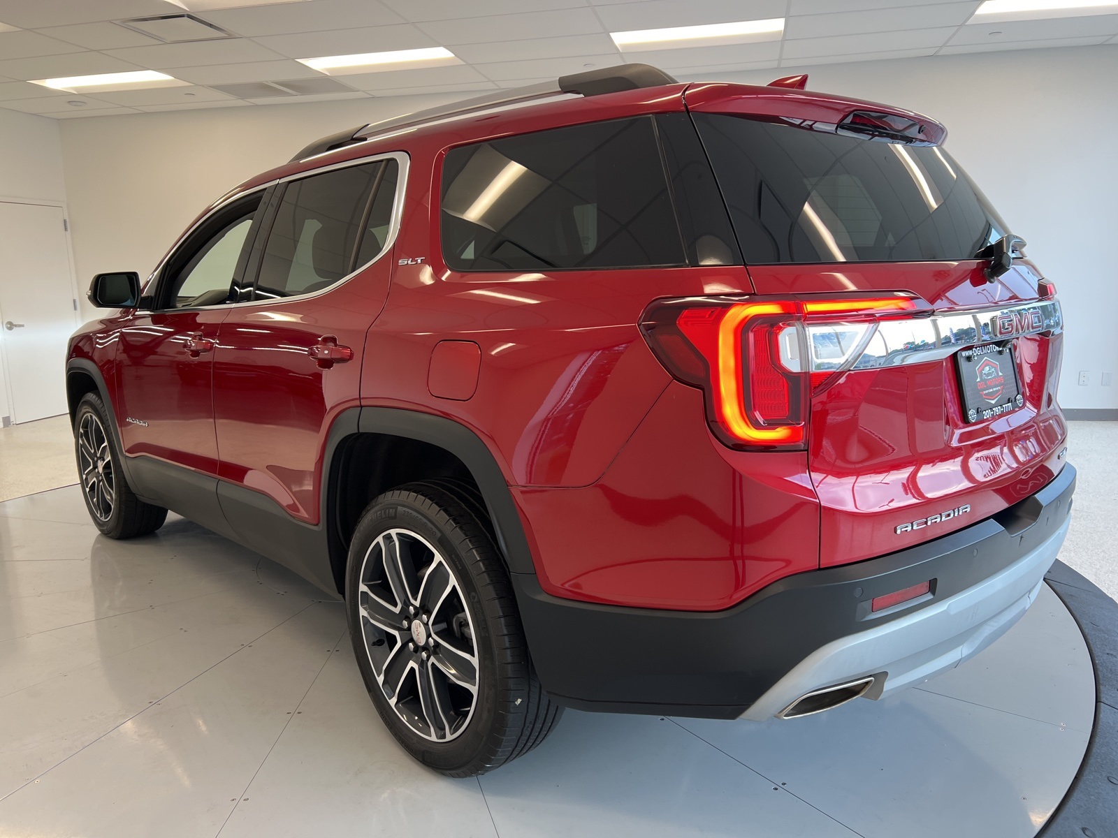 Vehicle image 10 of 74