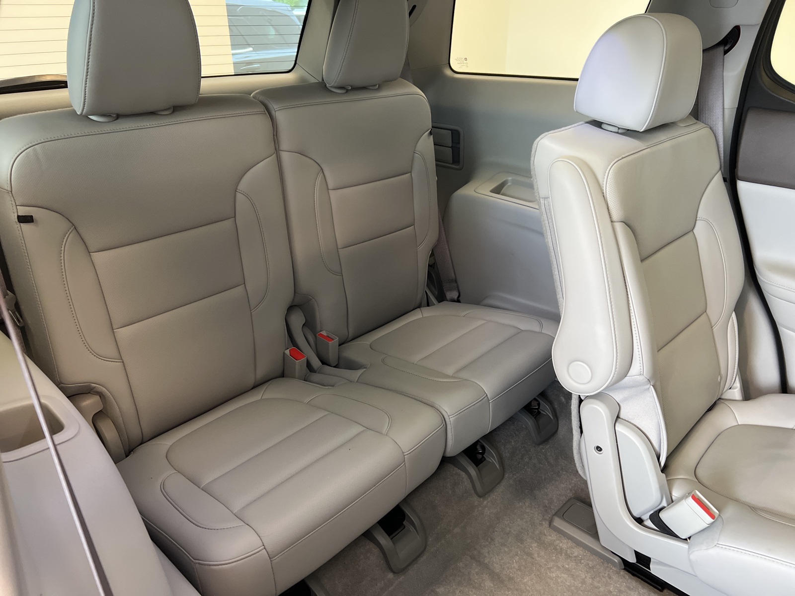 Vehicle image 21 of 74