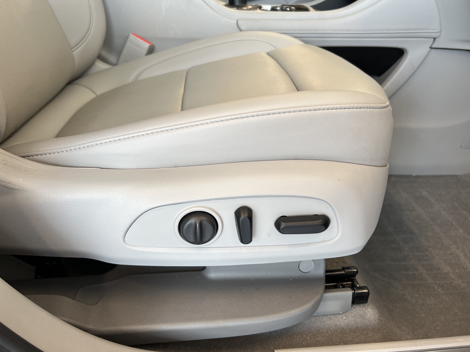 Vehicle image 66 of 74