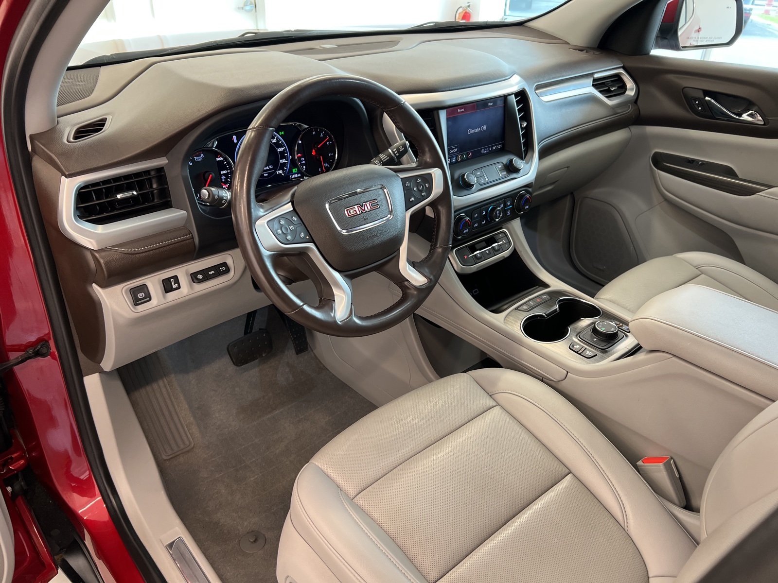 Vehicle image 31 of 74