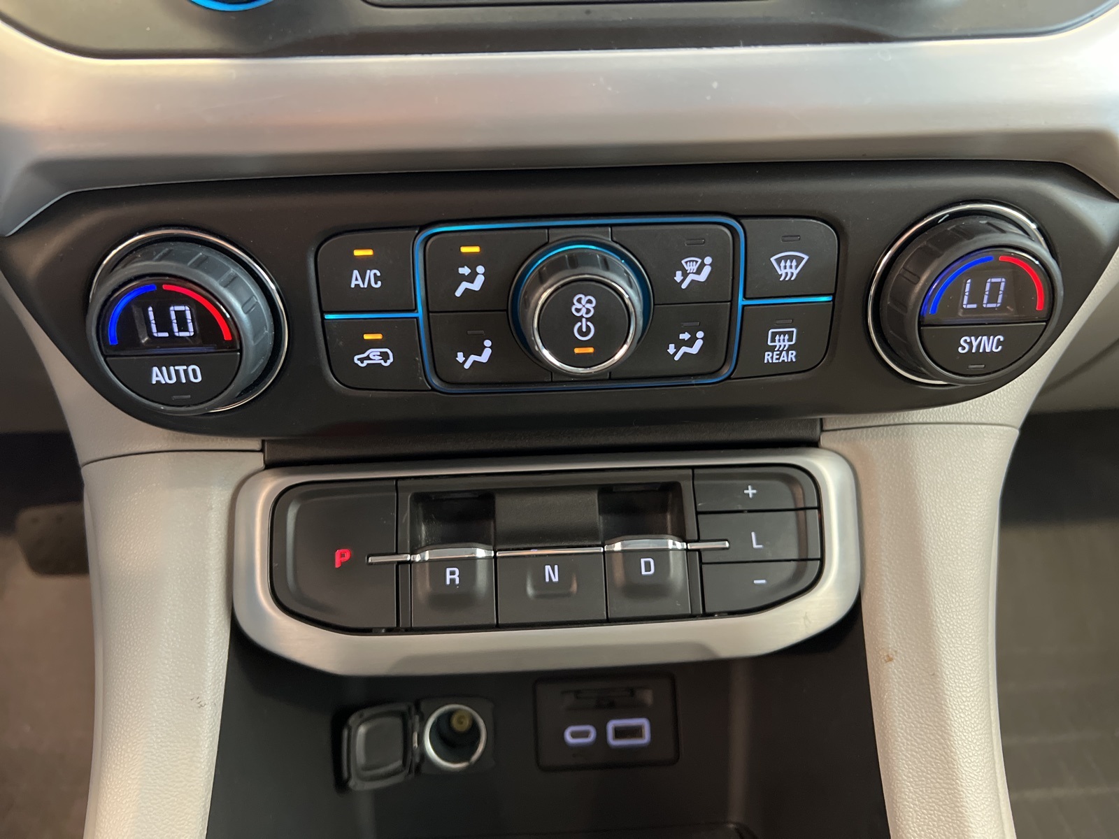 Vehicle image 71 of 74