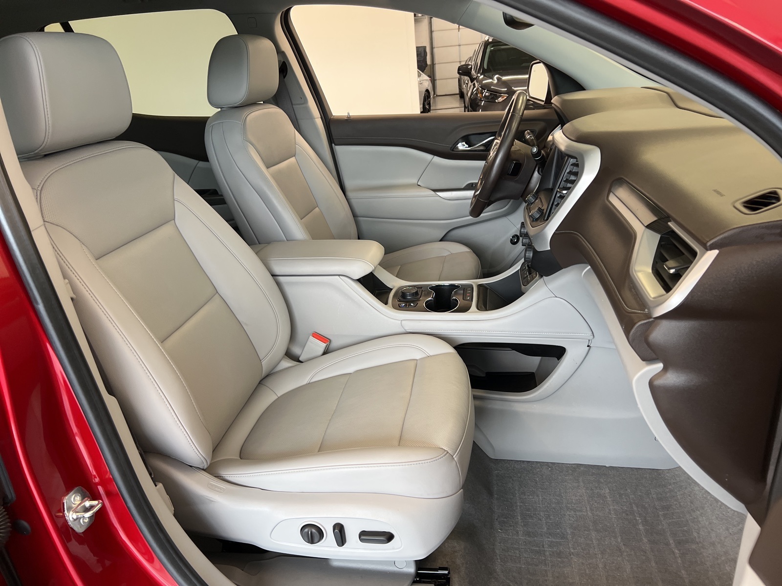 Vehicle image 26 of 74
