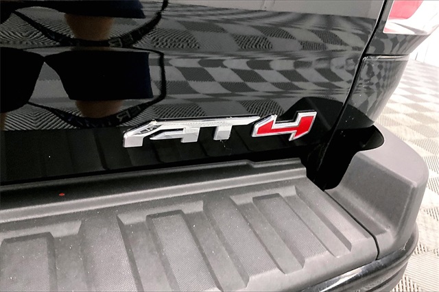 2022 GMC Canyon AT4 Cloth Image 9 of 37