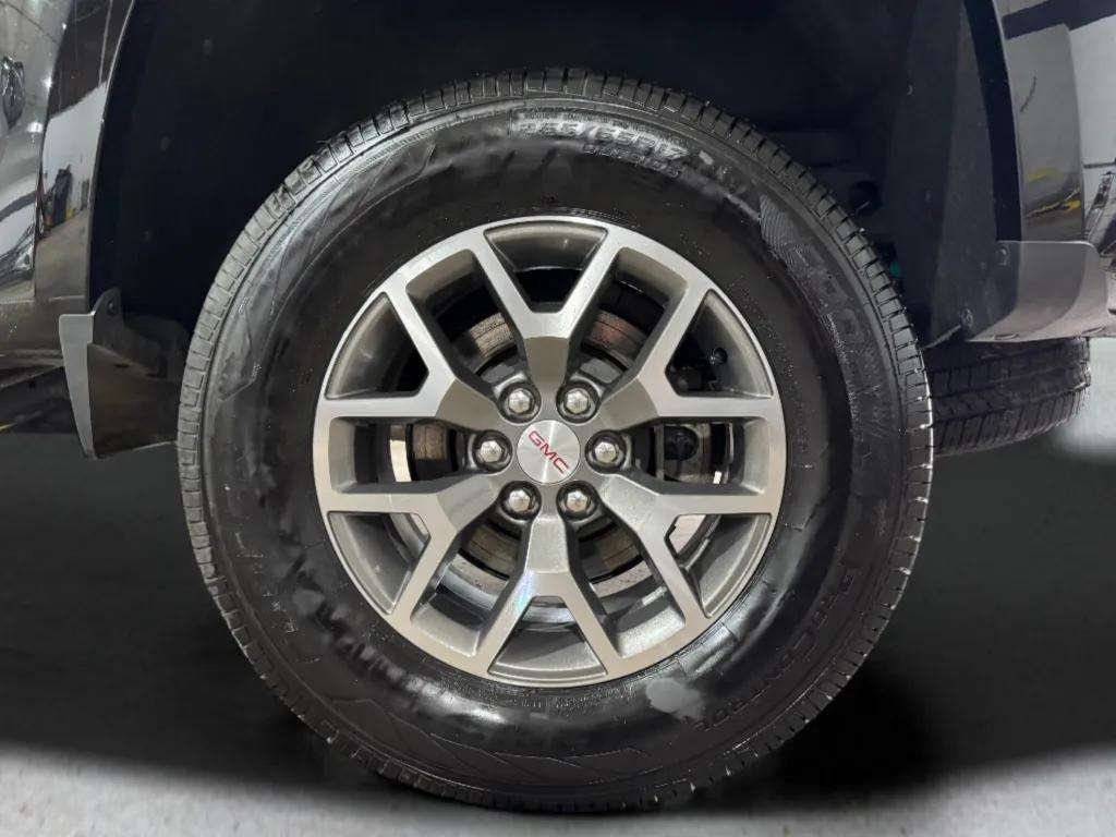 Vehicle image 32 of 33