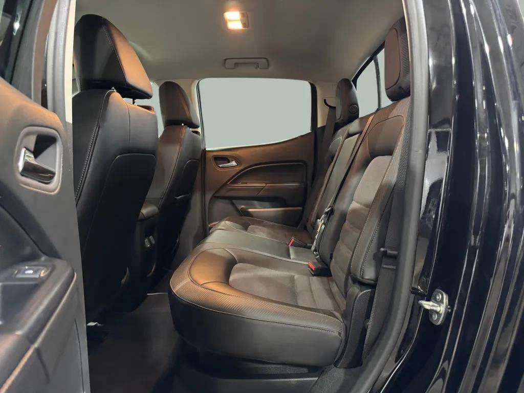 Vehicle image 26 of 33