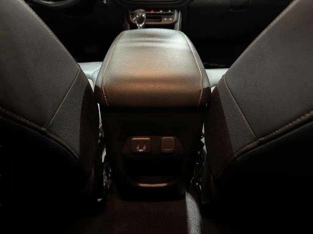 Vehicle image 18 of 33