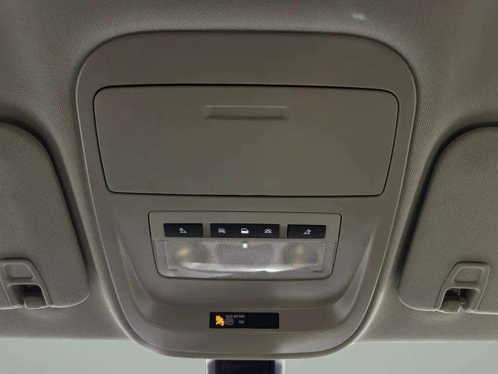Vehicle image 24 of 33
