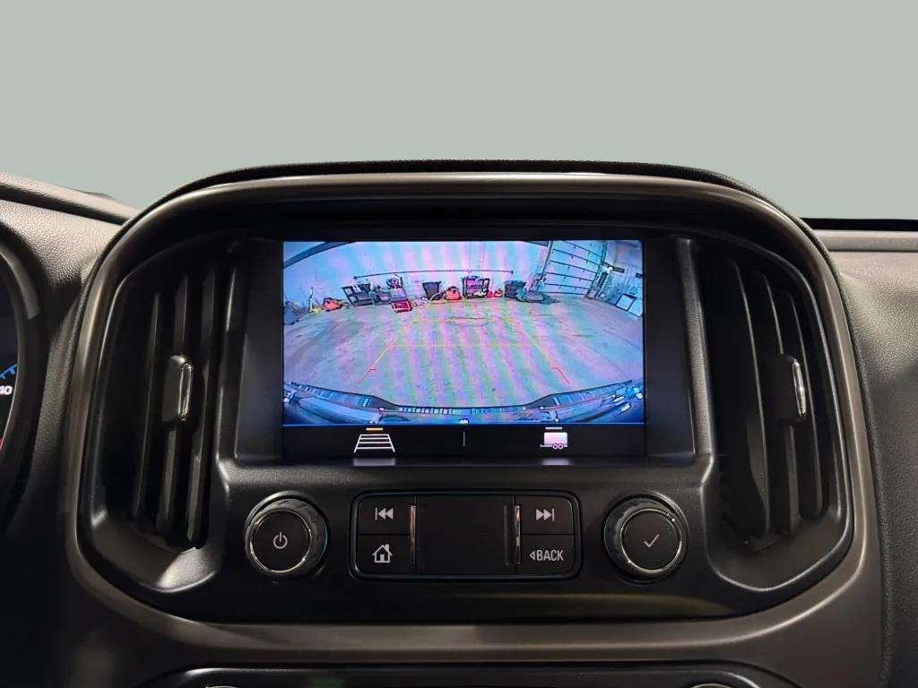 Vehicle image 15 of 33