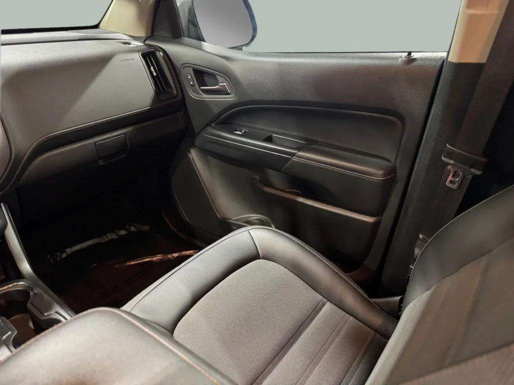 Vehicle image 12 of 33