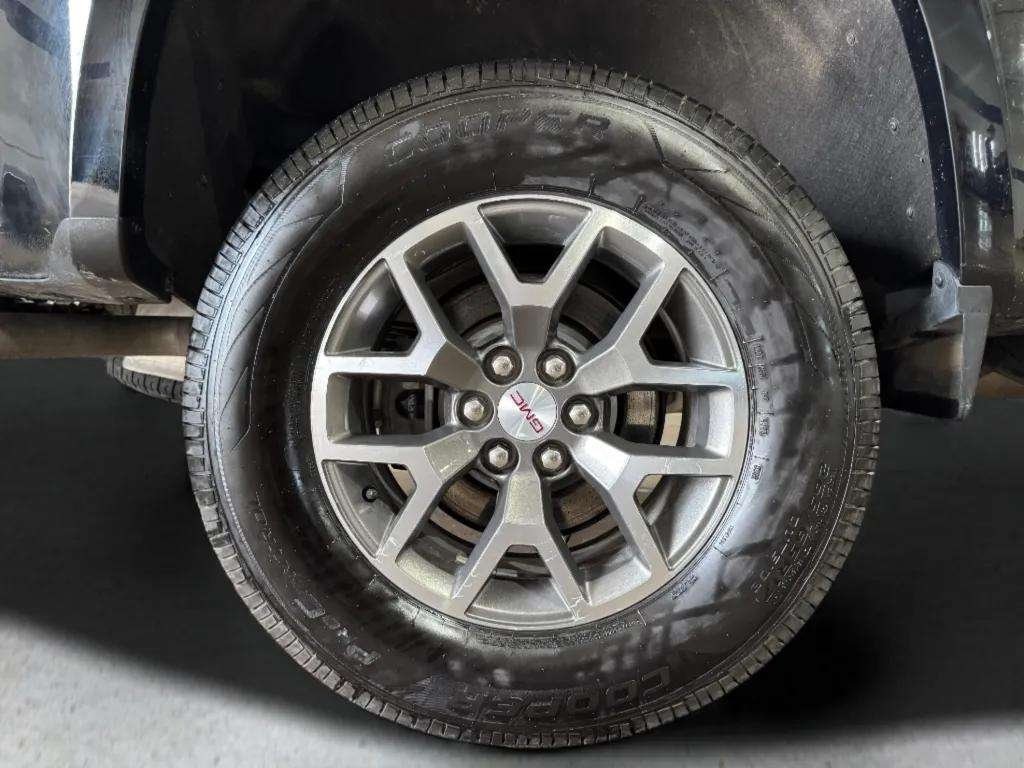 Vehicle image 31 of 33