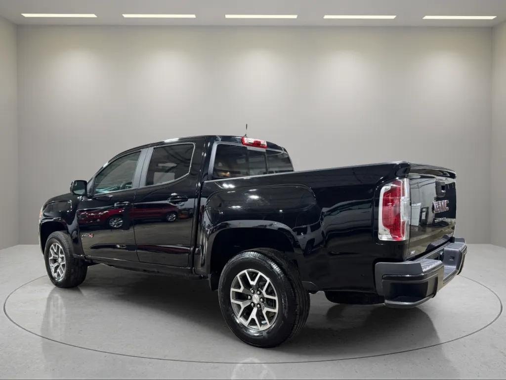 Vehicle image 8 of 33
