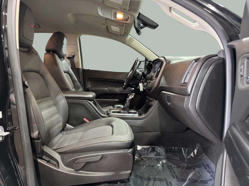 Vehicle image 28 of 33