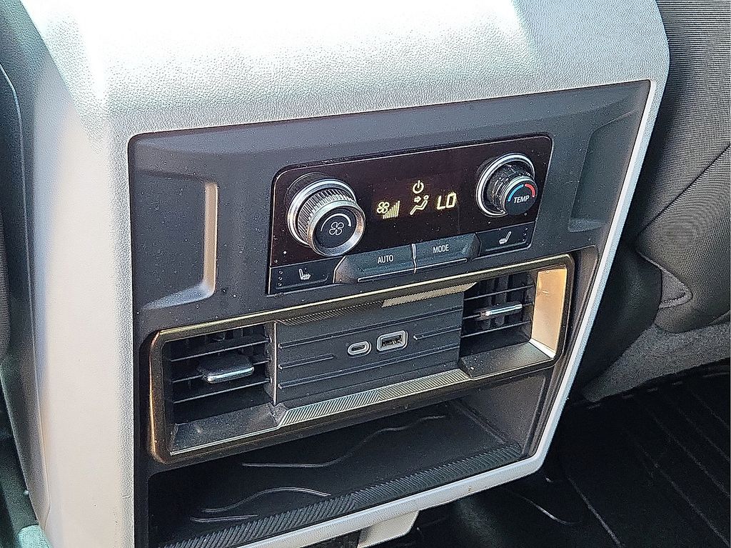 Vehicle image 19 of 30