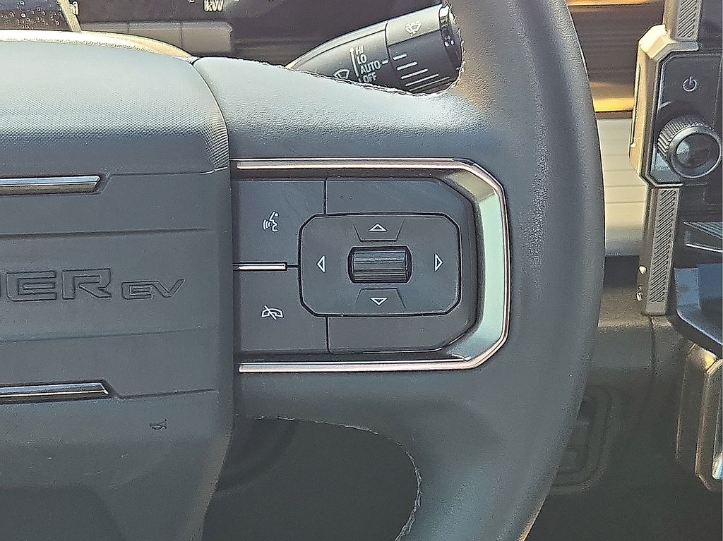 Vehicle image 27 of 30